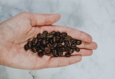 Процес видалення кофеїну з арабіки: методи та вплив на смакові властивості