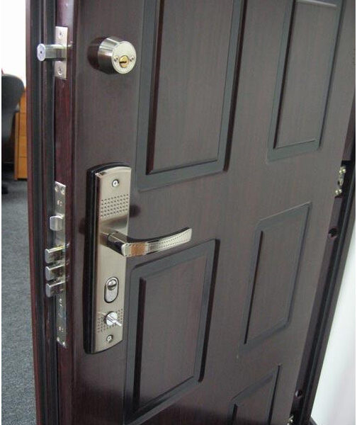 Охрана в стиле: секреты популярности бронированных дверей